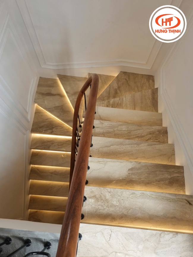 Thực tế công trình đá cầu thang Marble Vân Gỗ Ý