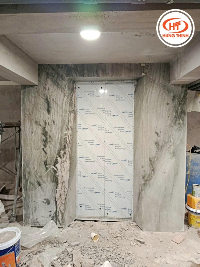 Hình ảnh thi công ốp đá thang máy Thạch Anh Angel Wings