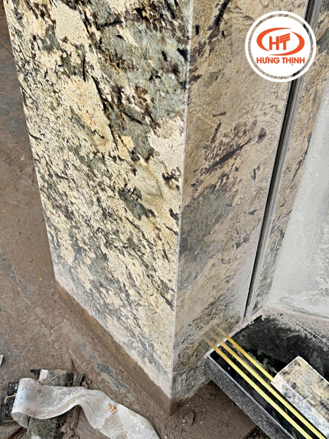 Cột đá Granite Blue Persa
