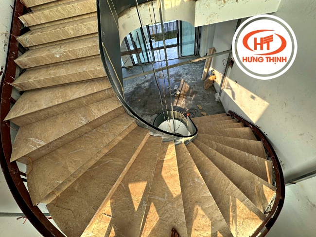 Thực tế thi công đá cầu thang Marble Oman Hoa To