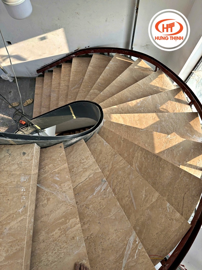 Hình ảnh ốp đá cầu thang Marble Oman Hoa To
