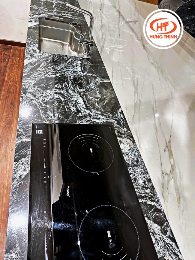 Hình ảnh mặt bàn đá ốp bếp Granite Black Forest