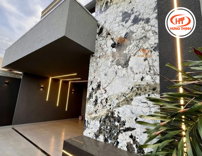 Mặt tiền sang trọng với đá Granite Apolo White nhập khẩu Brazil.