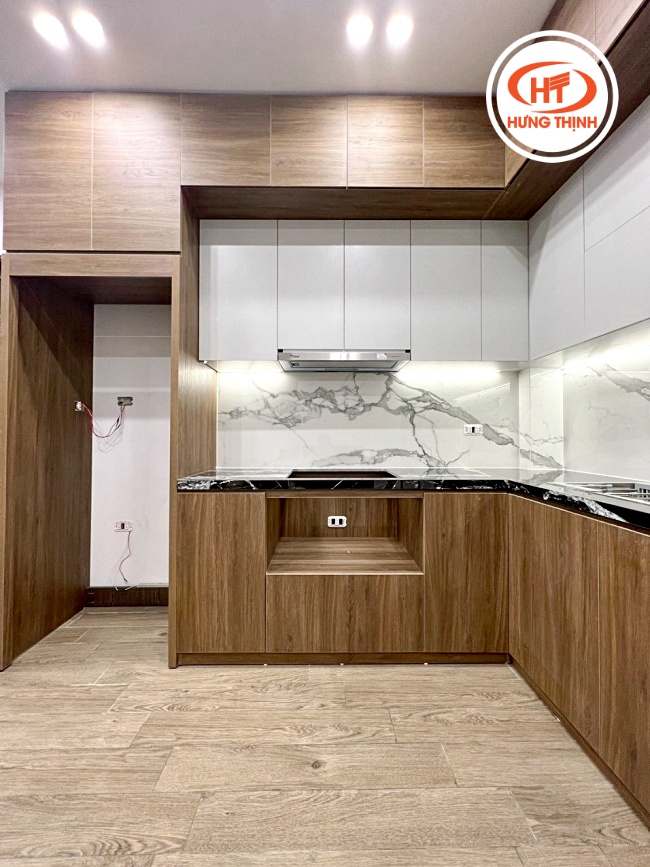 Mẫu đá nung kết ốp tường bếp vân ấn tượng biến khu vực bếp thành trung tâm thu hút mọi ánh nhìn