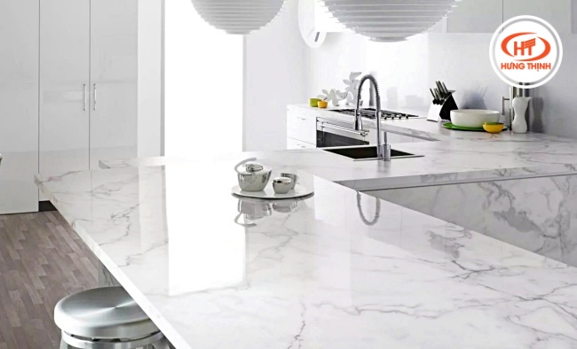Có thể đánh bóng phục hồi các vết xước nhẹ trên bề mặt đá ốp bếp nhân tạo Solid Surface