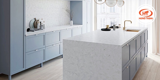Mặt đá bếp Solid Surface điểm xuyết hạt dăm nhỏ tạo hiệu ứng tự nhiên, thanh lịch.