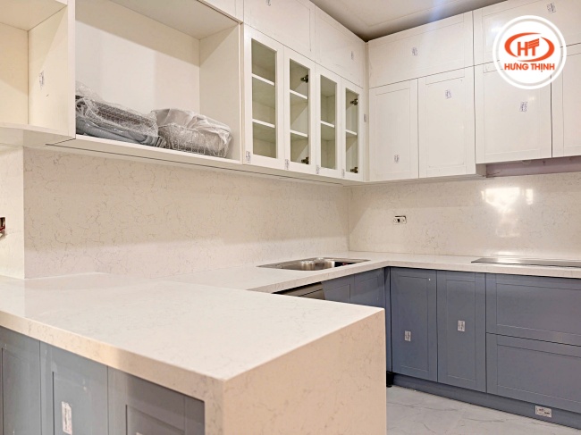 Màu trắng của đá nhân tạo Vicostone BQ2600 ốp bếp tạo hiệu ứng thị giác không gian mở rộng