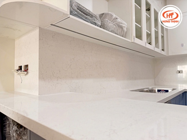 Đá nhân tạo Vicostone - giải quyết triệt để nỗi lo ố vàng ở các loại đá mặt bếp có độ rỗng cao