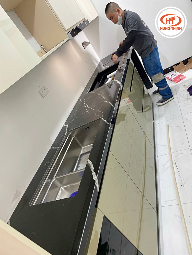 Mẫu mặt bếp đẹp chữ I với thiết kế thẳng gọn gàng, hiện đại và tiện dụng
