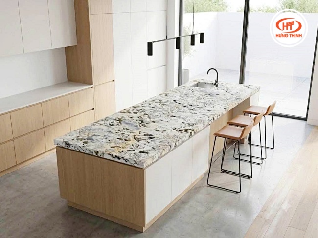 Bàn đảo bếp mặt đá thiết kế đa năng thông minh tích hợp bàn ăn giúp tối ưu diện tích cho không gian bếp mở