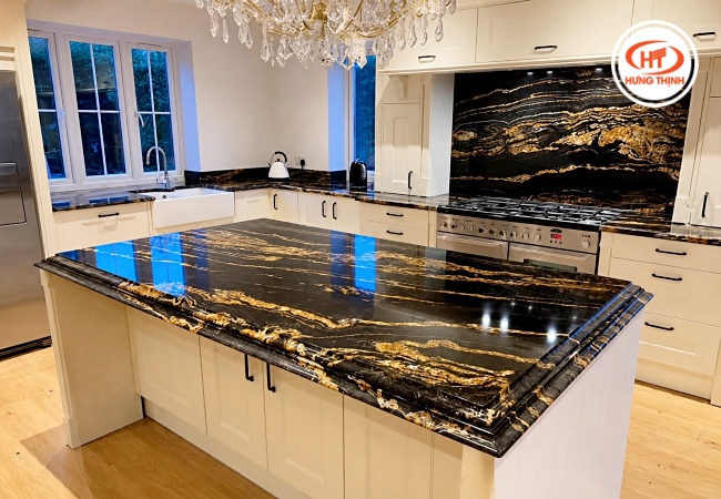 Bàn đảo đá Granite nguyên tấm tạo đường nét liền mạch và đẳng cấp