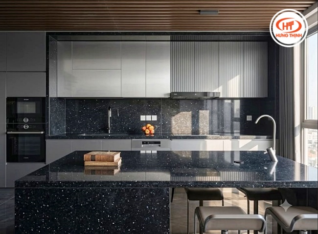 Bàn đảo đá Granite Xà Cừ Hoàng Gia ấn tượng với hệ van hạt ánh kim sang trọng