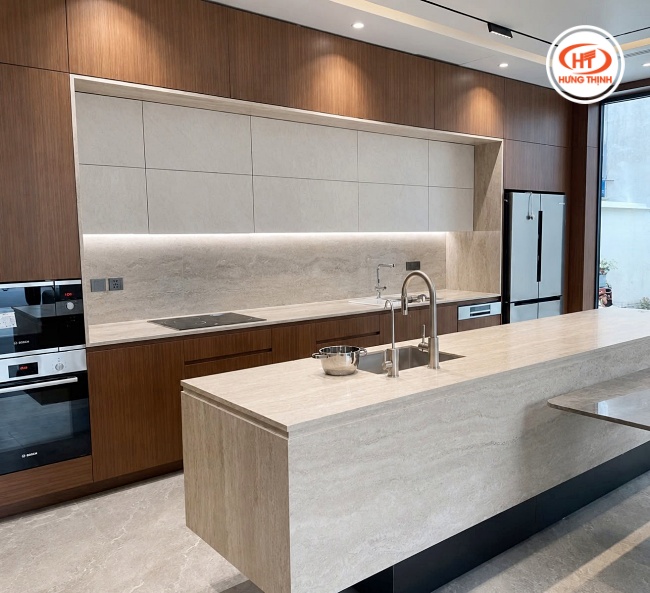 Mẫu đá ốp bếp vân gỗ đẹp, tinh tế và hiện đại