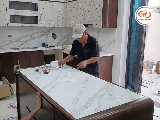 Đá Vicostone được nhiều gia chủ tin tưởng lựa chọn cho tổ ấm của mình, đặc biệt cho hạng mục ốp đảo bếp