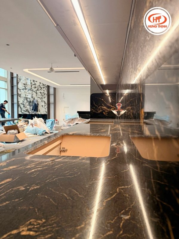 thuc te da bep granite titanium gold 04