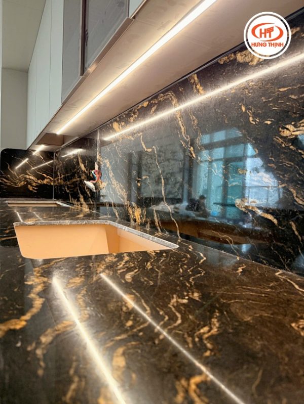 thuc te da bep granite titanium gold 05