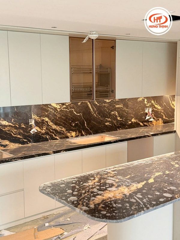 thuc te da bep granite titanium gold 12