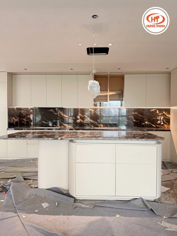 thuc te da bep granite titanium gold 15