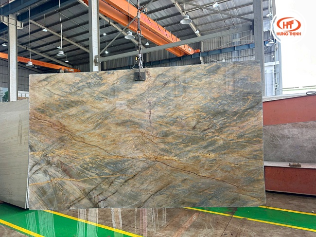 Đá Thạch Anh Q Fusion được các gia chủ yêu thích nhờ màu sắc trang nhã kết hợp với những đường vân tự nhiên
