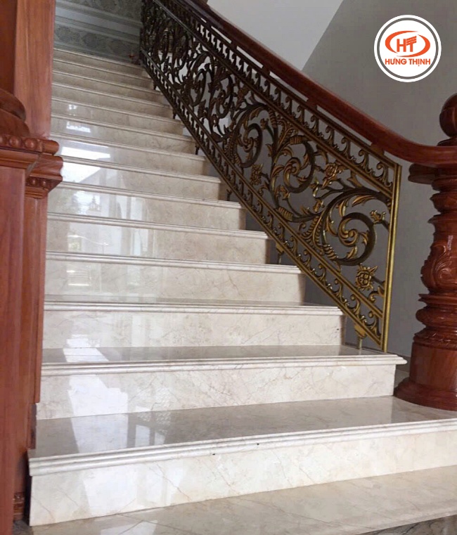 batch da marble rosa light op cau thang 01